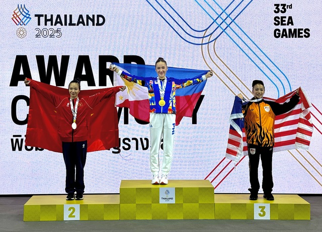 Khoảnh khắc tuyệt đẹp sau khi Philippines khiếu nại thành công, Việt Nam không được vàng: Cái ôm ấm áp! - Ảnh 5. Khoảnh khắc tuyệt đẹp sau khi Philippines khiếu nại thành công, Việt Nam không được vàng: Cái ôm ấm áp! - Ảnh 5.