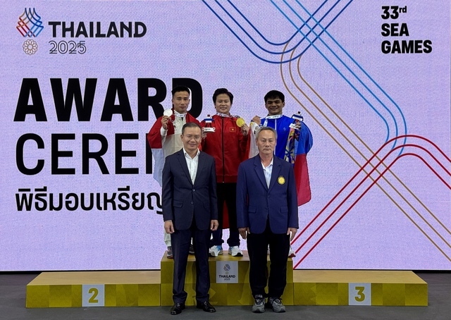 Nước mắt nhà vô địch SEA Games 33 Nguyễn Văn Khánh Phong: 'Ba ơi, con đã làm được rồi'- Ảnh 3.