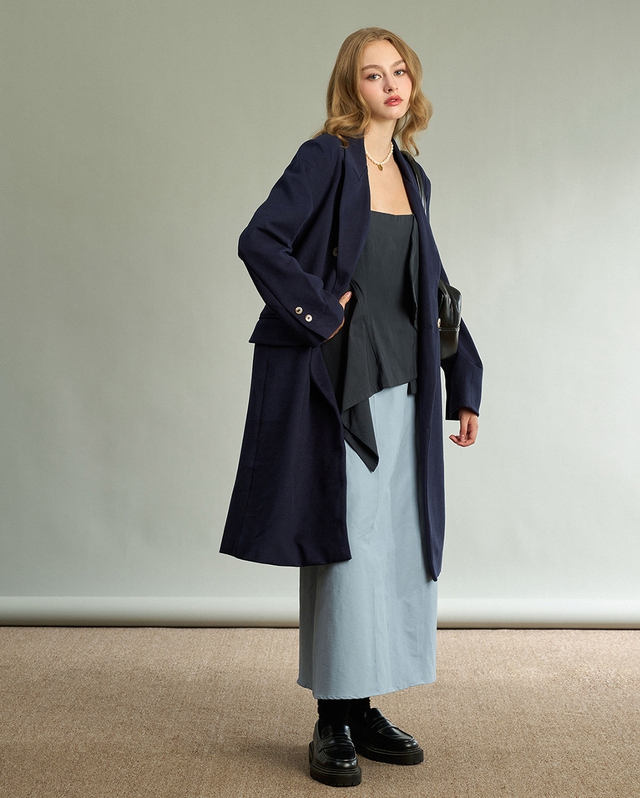 Sắm áo khoác dáng dài, nàng có thêm ngàn cảm hứng phối đồ đông- Ảnh 4. Sắm áo khoác dáng dài, nàng có thêm ngàn cảm hứng phối đồ đông- Ảnh 4.