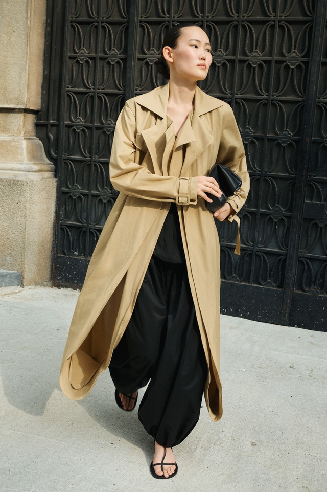 Sắm áo khoác dáng dài, nàng có thêm ngàn cảm hứng phối đồ đông- Ảnh 3. Sắm áo khoác dáng dài, nàng có thêm ngàn cảm hứng phối đồ đông- Ảnh 3.