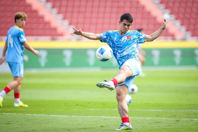 ການແຂ່ງຂັນບານເຕະຊີເກມ 33, ຫວຽດນາມ U.23 0-0 ມາເລເຊຍ U.23: ເລວິກ ເລີ່ມຕົ້ນ, ບຸກບຸກເຂົ້າຮອບ - ພາບທີ 7.