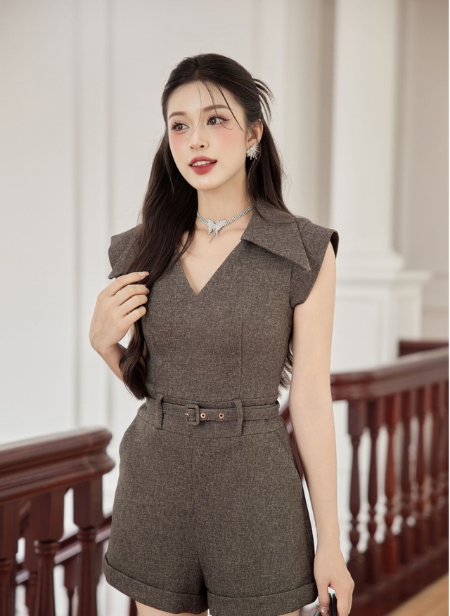 Jumpsuit 'càn quét' tủ đồ phái đẹp, đi làm đi chơi đều hợp- Ảnh 2. Jumpsuit 'càn quét' tủ đồ phái đẹp, đi làm đi chơi đều hợp- Ảnh 2.