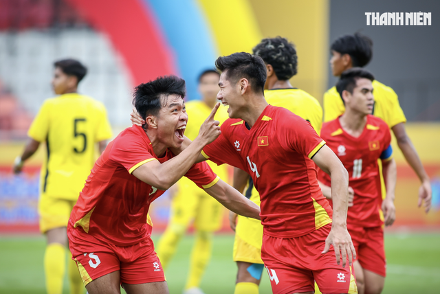 U.23 Việt Nam đã 'nóng máy': Rực lửa khí thế vô địch SEA Games- Ảnh 1. U.23 Việt Nam đã 'nóng máy': Rực lửa khí thế vô địch SEA Games- Ảnh 1.