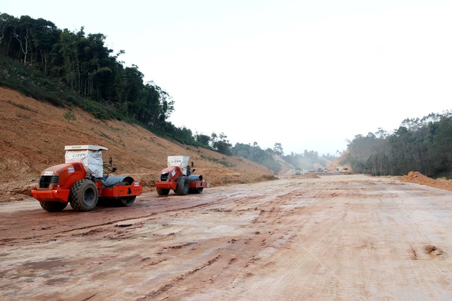 Cao tốc cửa khẩu Hữu Nghị - Chi Lăng: 10 năm 'bấp bênh' vẫn chưa hoàn thành - Ảnh 1.