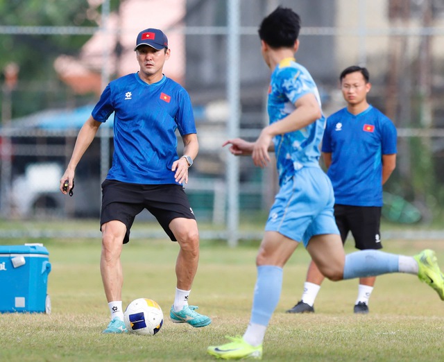 HLV Kim Sang-sik ‘bắt’ U.23 Việt Nam trở lại mặt đất ngay lập tức, bán kết không thể đùa- Ảnh 5. HLV Kim Sang-sik ‘bắt’ U.23 Việt Nam trở lại mặt đất ngay lập tức, bán kết không thể đùa- Ảnh 5.