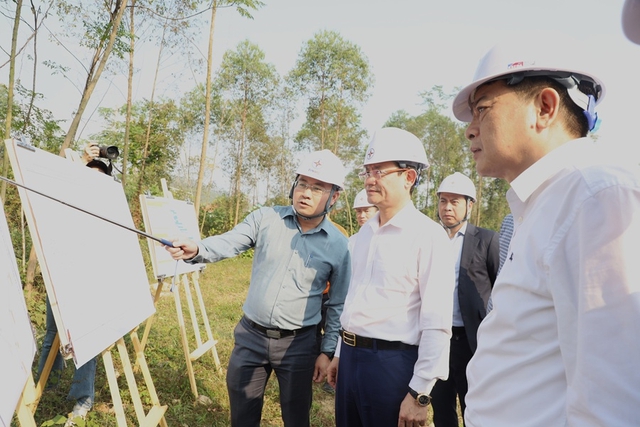‘Chốt’ tháng 11, EVNNPC có sản lượng điện tăng vọt, đóng điện vượt kế hoạch - Ảnh 1.