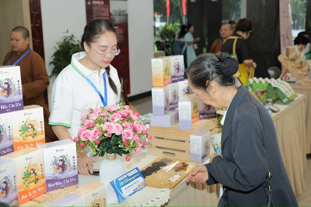 Số doanh nghiệp tăng kỷ lục- Ảnh 1. Số doanh nghiệp tăng kỷ lục- Ảnh 1.