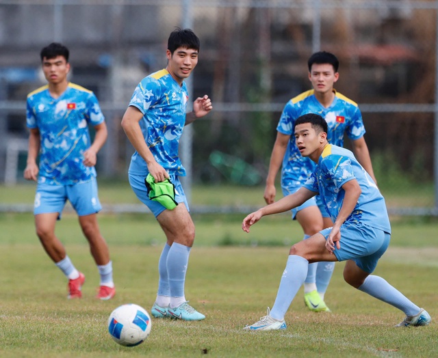 Phi Hoàng tiết lộ tin cực vui, U.23 Việt Nam rất khỏe sau trận thắng Malaysia: Nhưng…- Ảnh 2. Phi Hoàng tiết lộ tin cực vui, U.23 Việt Nam rất khỏe sau trận thắng Malaysia: Nhưng…- Ảnh 2.