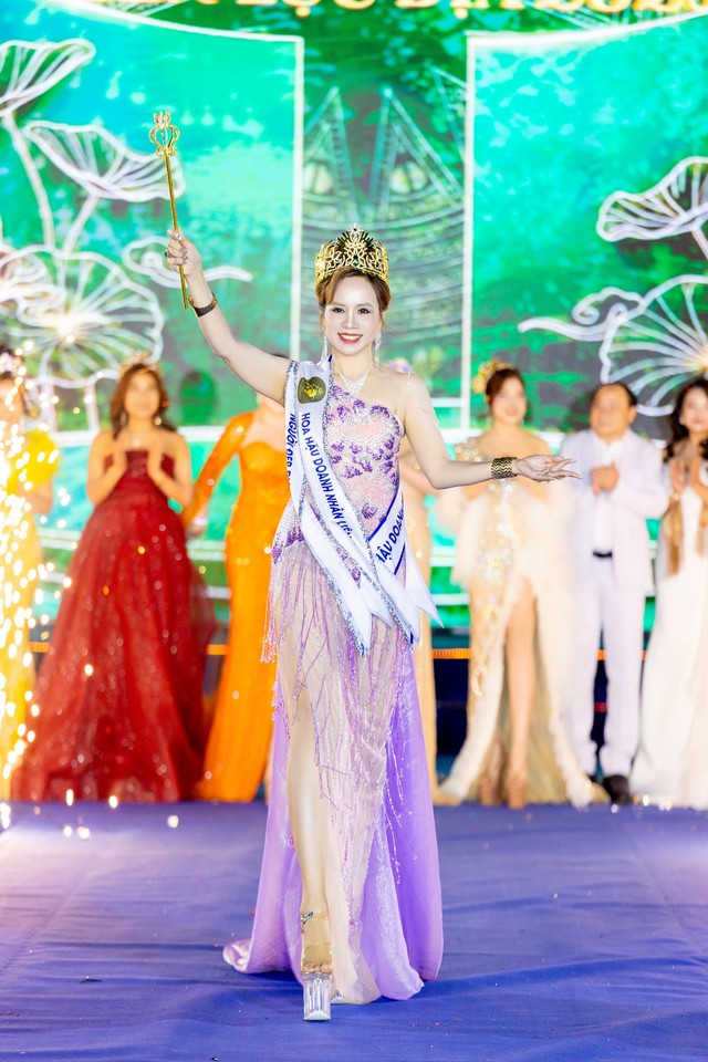 Doanh nhân Nguyễn Thị Tâm chính thức đăng quang Hoa hậu Doanh nhân Liên Lục Địa 2025 - Ảnh 1.