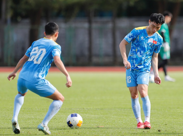 U.23 Việt Nam ‘tự dưng’ được tập sân mới đẹp mê li, sao 1,91 m quyết trắng lưới: Phải thắng Philippines- Ảnh 3. U.23 Việt Nam ‘tự dưng’ được tập sân mới đẹp mê li, sao 1,91 m quyết trắng lưới: Phải thắng Philippines- Ảnh 3.