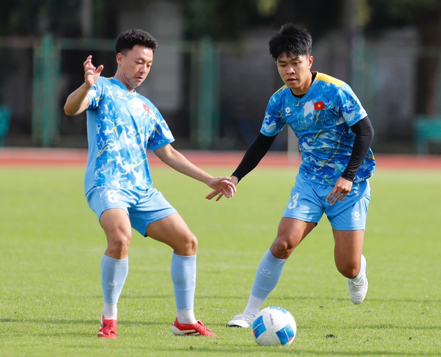 U.23 Việt Nam ‘tự dưng’ được tập sân mới đẹp mê li, sao 1,91 m quyết trắng lưới: Phải thắng Philippines- Ảnh 4. U.23 Việt Nam ‘tự dưng’ được tập sân mới đẹp mê li, sao 1,91 m quyết trắng lưới: Phải thắng Philippines- Ảnh 4.