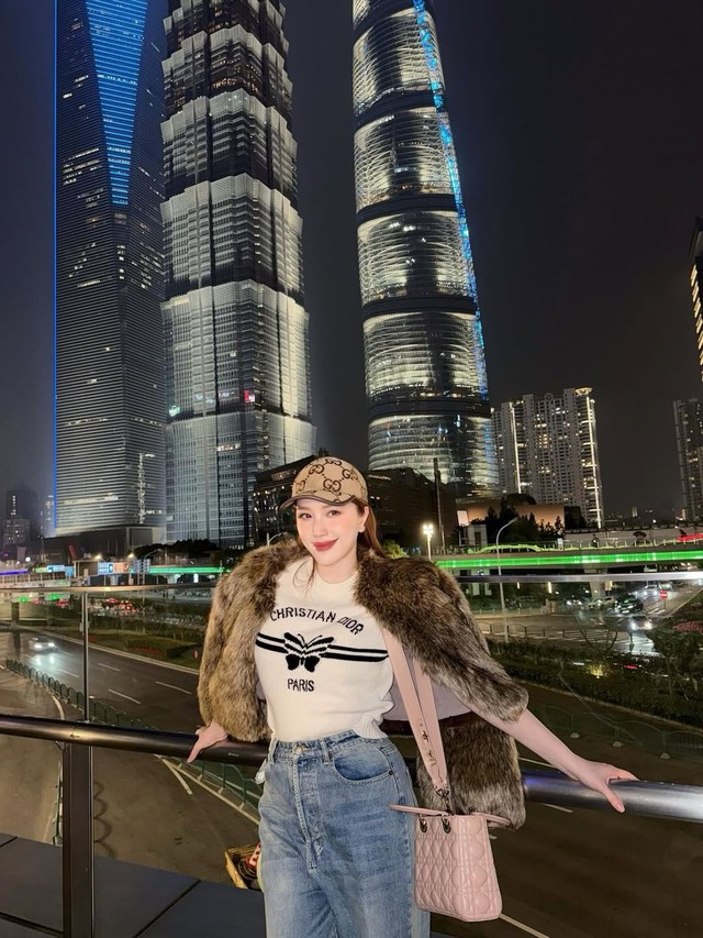 Ấm áp không sợ lạnh mà vẫn thần thái với áo khoác lông- Ảnh 5. Ấm áp không sợ lạnh mà vẫn thần thái với áo khoác lông- Ảnh 5.