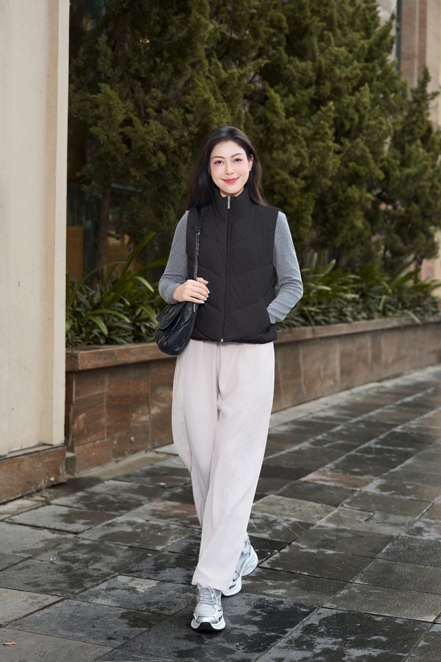 Áo khoác gile phao vừa ấm áp vừa nâng tầm phong cách cho mùa lạnh- Ảnh 7. Áo khoác gile phao vừa ấm áp vừa nâng tầm phong cách cho mùa lạnh- Ảnh 7.