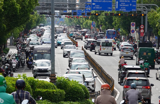 TP.HCM nghiên cứu làm đường trên cao từ sân bay về trung tâm hành chính mới - Ảnh 1.