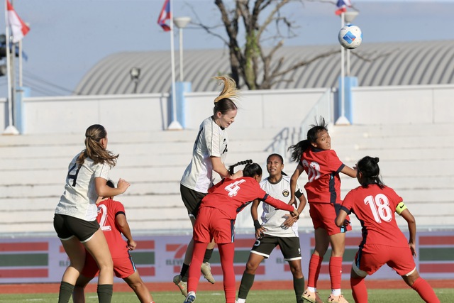 Đội tuyển nữ Việt Nam ‘bé xíu’ đấu ‘ngoại binh khổng lồ’ gần 1,90 m của Indonesia: Phải tính kế! - Ảnh 2. Đội tuyển nữ Việt Nam ‘bé xíu’ đấu ‘ngoại binh khổng lồ’ gần 1,90 m của Indonesia: Phải tính kế! - Ảnh 2.