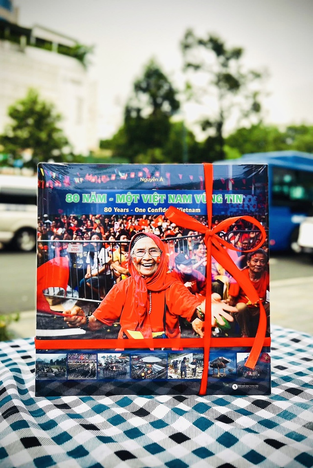 Nguyễn Á kể tiếp câu chuyện hòa bình bằng '80 năm – một Việt Nam vững tin'- Ảnh 3. Nguyễn Á kể tiếp câu chuyện hòa bình bằng '80 năm – một Việt Nam vững tin'- Ảnh 3.