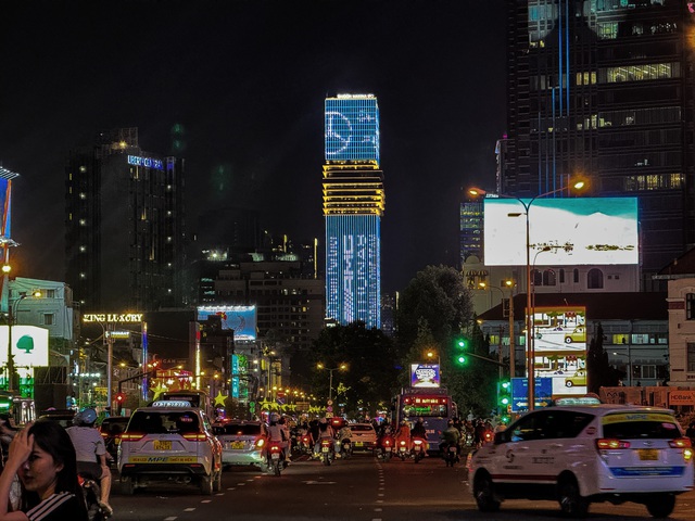 Sting Energy và Mercedes-AMG PETRONAS thắp sáng nhiều địa danh, đánh dấu hợp tác toàn cầu - Ảnh 4.