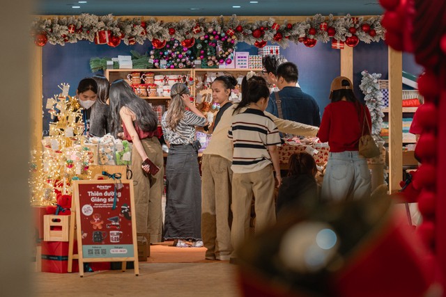 یک «دهکده کریسمس» خیره‌کننده درست در مرکز خرید - عکس ۶.