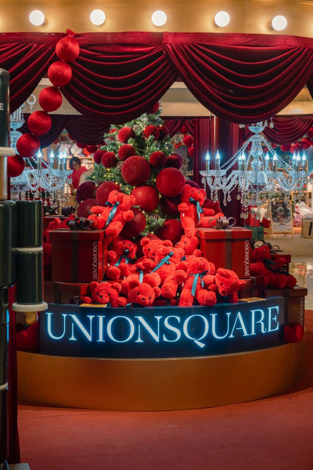 یک «دهکده کریسمس» خیره‌کننده درست در مرکز خرید - عکس ۷.