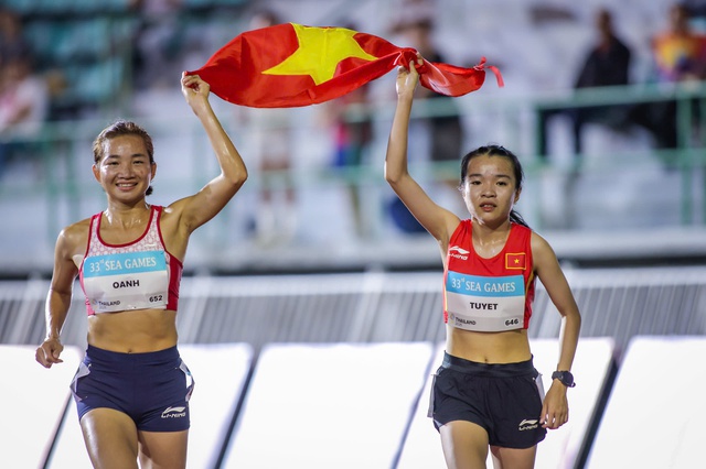 Kỳ SEA Games tuyệt đỉnh của Nguyễn Thị Oanh và Lê Thị Tuyết: Bé nhỏ mà vĩ đại!- Ảnh 4. Kỳ SEA Games tuyệt đỉnh của Nguyễn Thị Oanh và Lê Thị Tuyết: Bé nhỏ mà vĩ đại! - Ảnh 4.