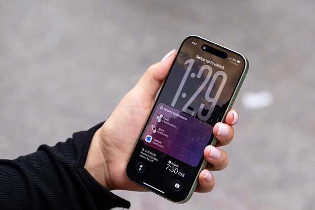 iOS 26.2 gây tranh cãi vì thay đổi mới, người dùng chỉ cách giải quyết - Ảnh 1.