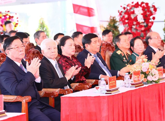 Doanh nh&acirc;n L&ecirc; Nữ Th&ugrave;y Dương được phong tặng danh hiệu Anh h&ugrave;ng Lao động - Ảnh 1.