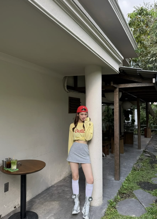 Chân váy ngắn tôn dáng giúp nàng thêm tự tin- Ảnh 10. Chân váy ngắn tôn dáng giúp nàng thêm tự tin- Ảnh 10.