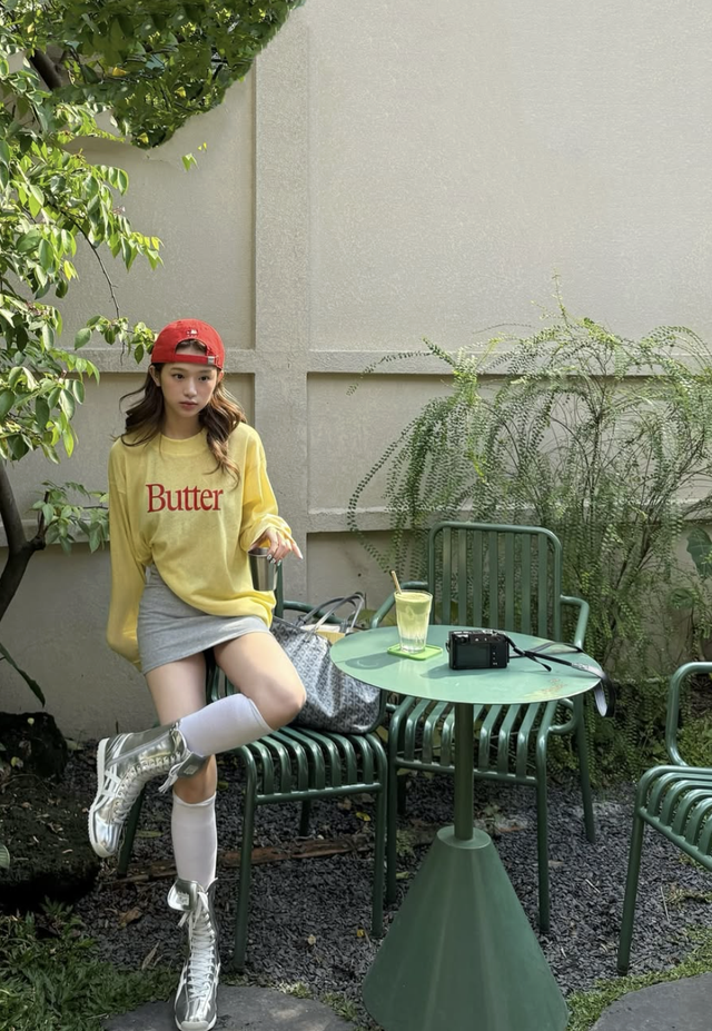 Chân váy ngắn tôn dáng giúp nàng thêm tự tin- Ảnh 11. Chân váy ngắn tôn dáng giúp nàng thêm tự tin- Ảnh 11.