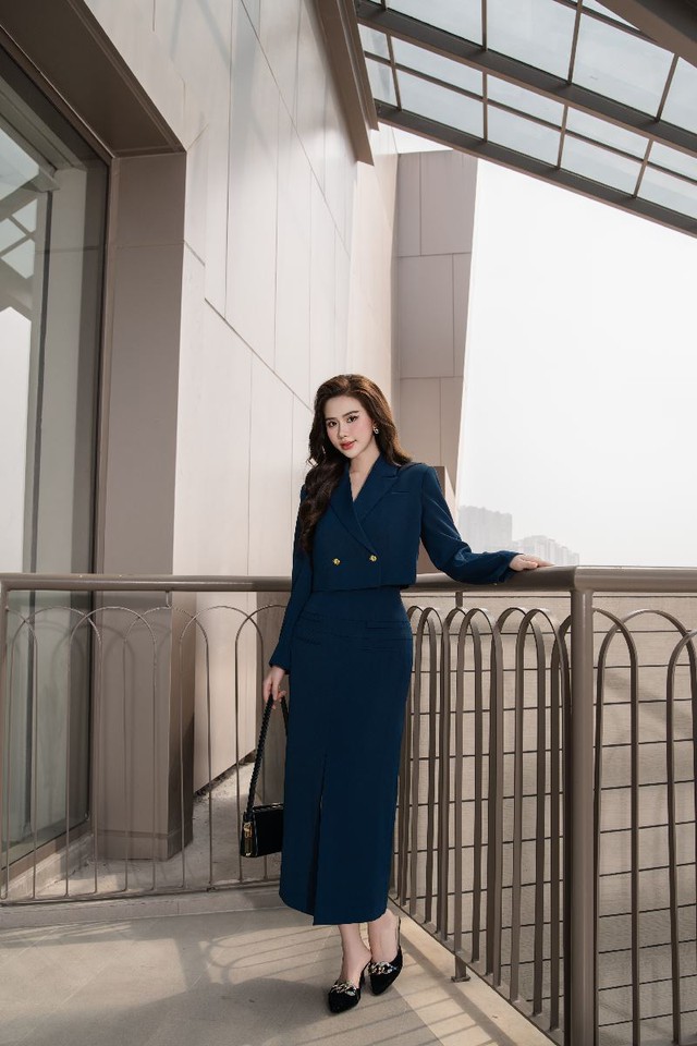 Áo blazer là điểm nhấn tinh tế cho vẻ ngoài nổi bật Áo blazer là điểm nhấn tinh tế cho vẻ ngoài nổi bật- Ảnh 2.