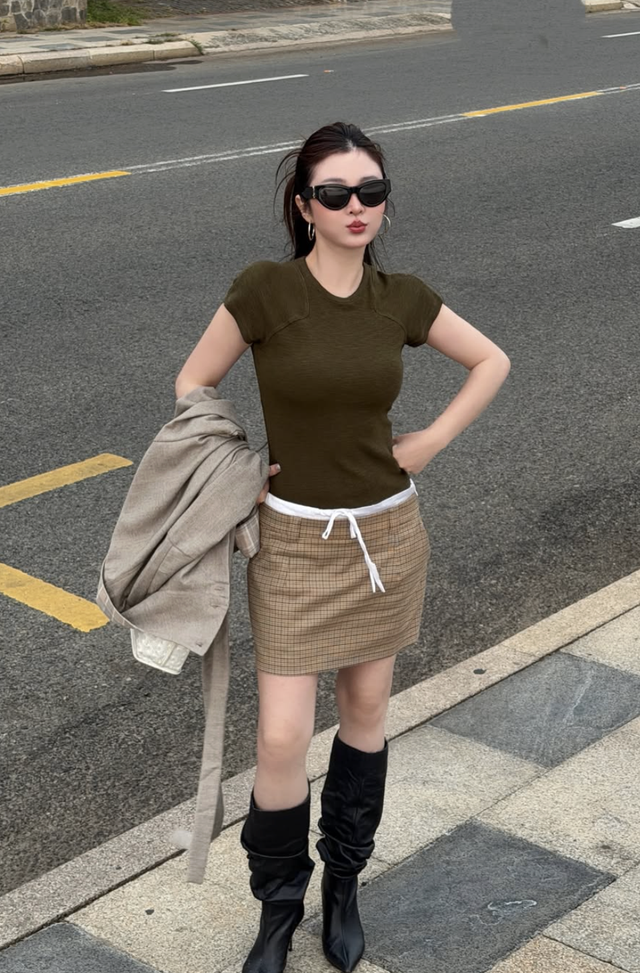 Chân váy ngắn tôn dáng giúp nàng thêm tự tin- Ảnh 4. Chân váy ngắn tôn dáng giúp nàng thêm tự tin- Ảnh 4.
