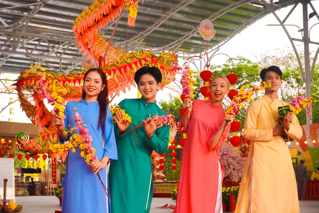 Tết Dương lịch 2026, Suối Tiên tặng lộc vàng và iPhone 17 Pro cực chất - Ảnh 5. Tết Dương lịch 2026, Suối Tiên tặng lộc vàng và iPhone 17 Pro cực chất - Ảnh 5.