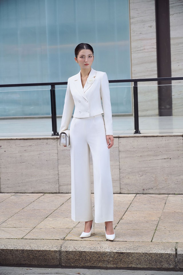 Áo blazer là điểm nhấn tinh tế cho vẻ ngoài nổi bật Áo blazer là điểm nhấn tinh tế cho vẻ ngoài nổi bật- Ảnh 5.