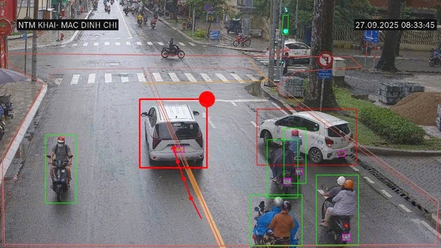 Camera AI phát hiện nhiều người đi sai vạch kẻ đường màu vàng ở trung tâm TP.HCM - Ảnh 5.