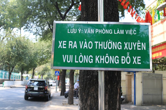 C&oacute; n&ecirc;n quy định quyền của chủ nh&agrave; khi &ocirc; t&ocirc; đỗ trước cửa?- Ảnh 1.