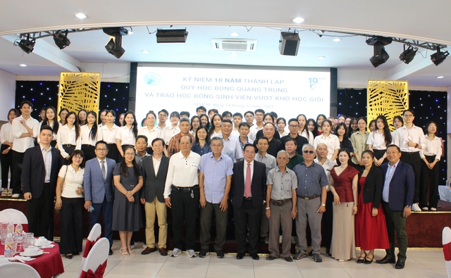 Có một quỹ học bổng 10 năm nhận được 7 tỉ đồng - Ảnh 1.