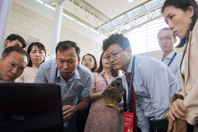 Cấp miễn ph&iacute; t&agrave;i khoản Canva 'xịn' cho tất cả gi&aacute;o vi&ecirc;n Việt Nam - Ảnh 1.