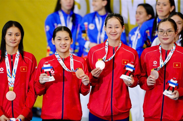 Xứng danh 'Hoàng tử ếch': Thanh Bảo đẹp trai, 6 múi, lại còn cực thương người yêu- Ảnh 8. Xứng danh 'Hoàng tử ếch': Thanh Bảo đẹp trai, 6 múi, lại còn cực thương người yêu- Ảnh 8.