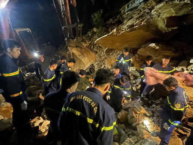 Vụ sạt lở ở Mai Ch&acirc;u: 3 người tử vong, đ&atilde; t&igrave;m thấy 1 thi thể- Ảnh 1.