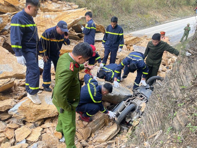 Vụ sạt lở ở Mai Ch&acirc;u: 3 người tử vong, đ&atilde; t&igrave;m thấy 1 thi thể- Ảnh 3.