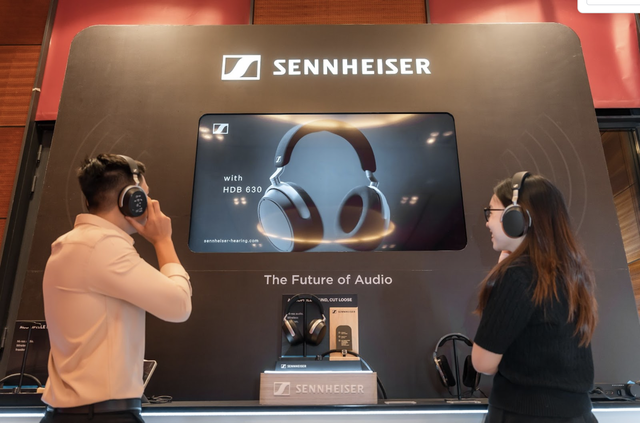 Sennheiser trình làng tai nghe audiophile không dây đầu tiên tại Việt Nam, giá 15 triệu đồng - Ảnh 1. Sennheiser trình làng tai nghe audiophile không dây đầu tiên tại Việt Nam, giá 15 triệu đồng - Ảnh 1.