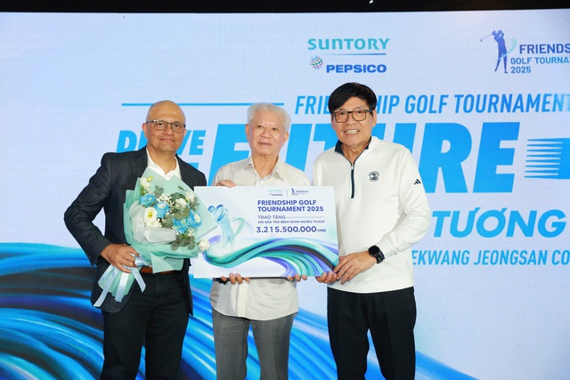 Hơn 3,2 tỉ đồng cho bệnh nhân nhi ung thư từ giải golf hữu nghị 2025- Ảnh 1. Hơn 3,2 tỉ đồng cho bệnh nhân nhi ung thư từ giải golf hữu nghị 2025- Ảnh 1.