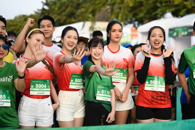 Nữ VĐV tạo ấn tượng ở giải Tiền Phong Half Marathon vì lý do đặc biệt- Ảnh 3. Nữ VĐV tạo ấn tượng ở giải Tiền Phong Half Marathon vì lý do đặc biệt- Ảnh 3.