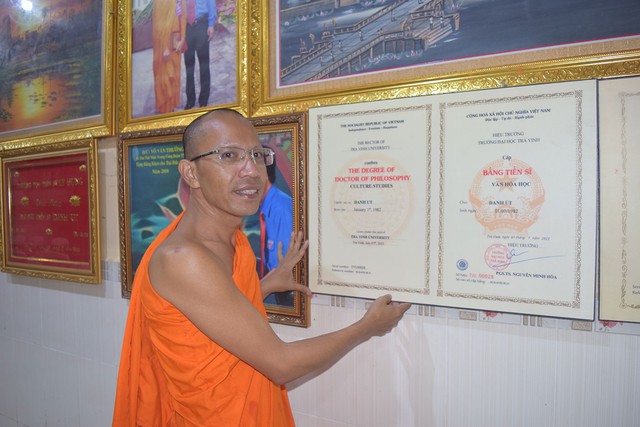 Vị sư Khmer đầu tiên ở miền Tây nhận bằng tiến sĩ - Ảnh 1.
