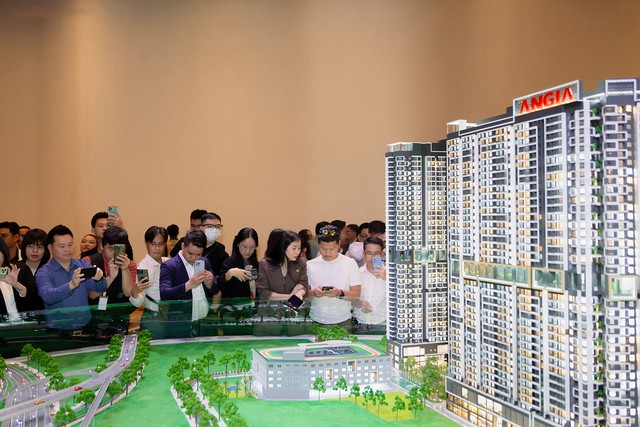 ‘Mách nước’ nhà đầu tư tránh lãi suất thả nổi lên đến 15%/năm - Ảnh 1.