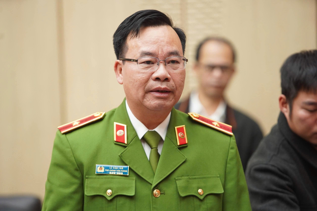 Vụ Hoàng Hường: Điều tra hành vi buôn lậu, sản xuất và buôn bán hàng giả- Ảnh 1. Vụ Hoàng Hường: Điều tra hành vi buôn lậu, sản xuất và buôn bán hàng giả- Ảnh 1.