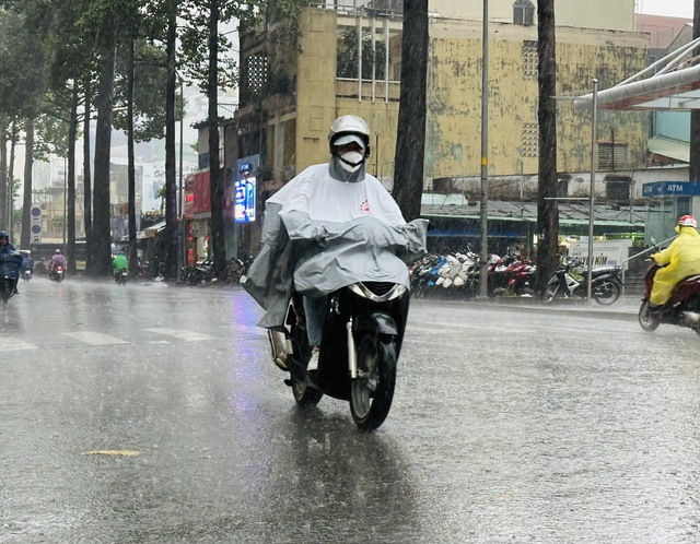 TP.HCM tuần này tiếp tục có mưa trái mùa - Ảnh 1. TP.HCM tuần này tiếp tục có mưa trái mùa - Ảnh 1.