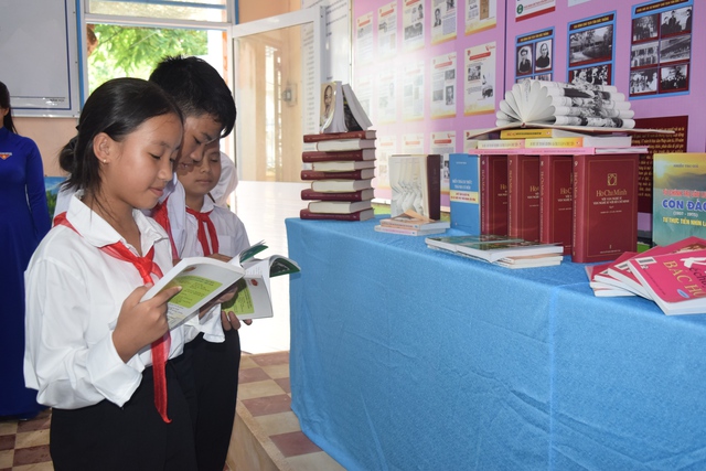 Phát triển giáo dục đồng bào dân tộc ở An Giang- Ảnh 2. Phát triển giáo dục đồng bào dân tộc ở An Giang- Ảnh 2.