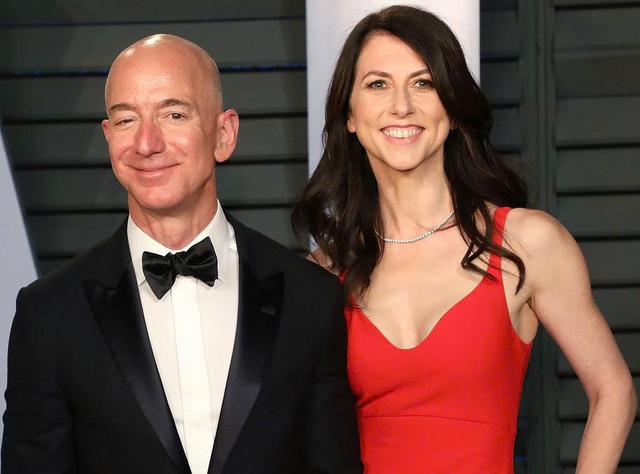 Jeff Bezos và vợ cũ MacKenzie Bezos gây chú ý với vụ ly hôn có giá trị phân chia tài sản lên tới hàng chục tỉ USD