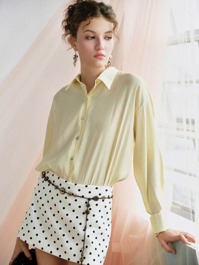 Sơ mi công sở và những phong cách mới mẻ từ văn phòng đến đường phố- Ảnh 4.