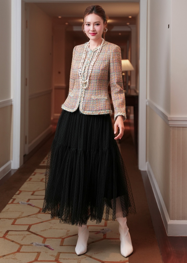 Tối giản nhưng sang xịn nhờ diện áo tweed vào mùa đông Tối giản nhưng sang xịn nhờ diện áo tweed vào mùa đông- Ảnh 8.